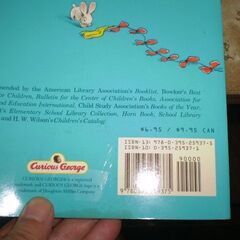 Curious George Flies a Kite 　洋書　絵本の画像
