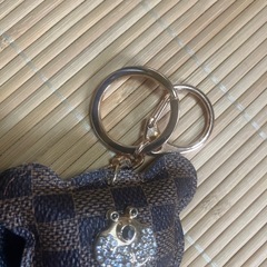 くま モノグラム キーホルダー チャーム の画像