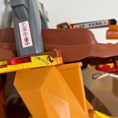 トミカ　岩がゴロゴロ　工事現場　おもちゃの画像