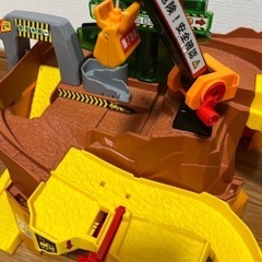 トミカ　岩がゴロゴロ　工事現場　おもちゃの画像