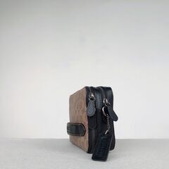 [コーチ] charter カメラバッグ ダブルファスナー 斜め掛けショルダーバッグの画像