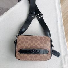 [コーチ] charter カメラバッグ ダブルファスナー 斜め掛けショルダーバッグの画像