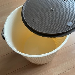【熊本市・美品】オムニウッティ おむつ バケツ 蓋付きの画像