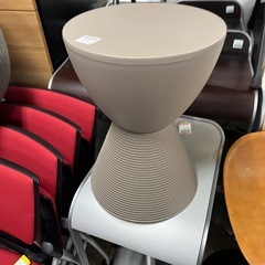 カルテル風スツールの画像