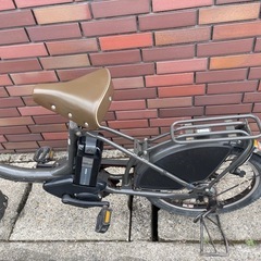 BRIDGESTONEブリヂストン　電動自転車　アシスト bikkeビッケ　BKOL82 グレー　バッテリー充電器2個付き の画像