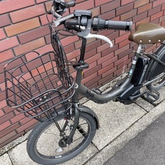 BRIDGESTONEブリヂストン　電動自転車　アシスト bikkeビッケ　BKOL82 グレー　バッテリー充電器2個付き の画像