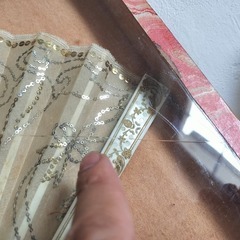 フランス アンティーク 素敵な ガラスケース 飾り扇子の画像