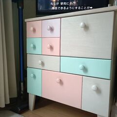 カラフル　キャビネット　木製の画像