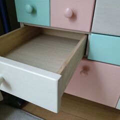 カラフル　キャビネット　木製の画像