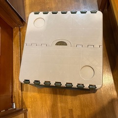 折りたたみ式キャンプテーブルの画像