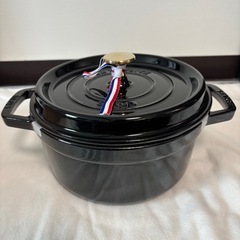 新品激安ストウブ ラウンドココット 22cm シャイニーブラック Staubの画像