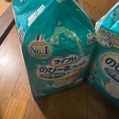 ライフリー のび〜るフィット テープ止めオムツの画像