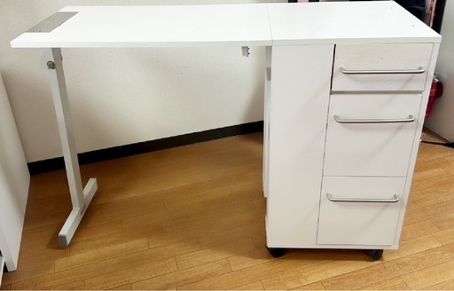 折り畳み式ネイルデスク大量おまけ付き