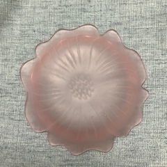 桜色ガラス皿の画像