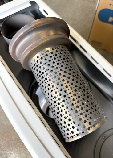 札幌市内配送可 未使用品 18年製 トヨトミ 煙突式石油ストーブ HR-650F 木造17畳/コンクリート27畳