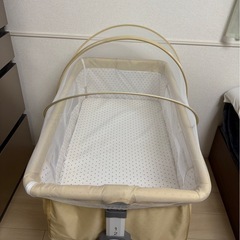 ベビーベッドの画像