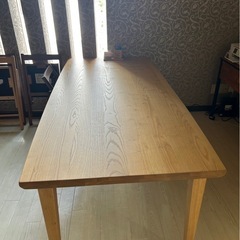 ダイニングテーブルの画像