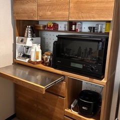 キッチンボード食器棚の画像