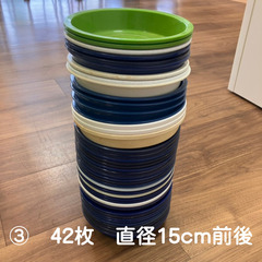 【中古】鉢受け皿 大量95枚セット（サイズばらつき・汚れ・傷・日焼け有り）の画像