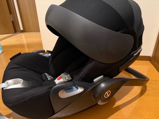 Cybex クラウドZ iSizeブラックのチャイルドシート