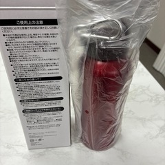 赤いアルミ水筒 スクリューキャップ付きの画像