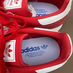 adidasスニーカーの画像