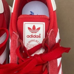 adidasスニーカーの画像