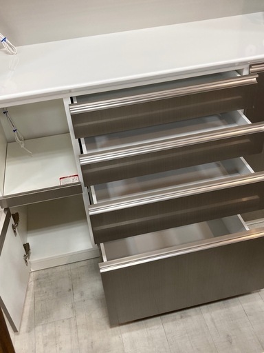 取りに来れる方限定！松田家具のレンジボードです！