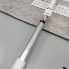 シートがつけられる天井・床洗い伸縮バスブラシ ホワイト 幅20cm 奥行6cm 長さ60〜81cmの画像