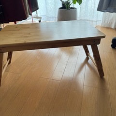 折り畳み可能なテーブルの画像
