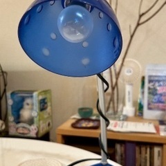 IKEAのテーブルライト　デスクライトの画像