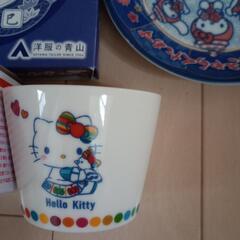 お皿とコップの画像