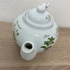 ハーブイラストの中型ティーポットの画像