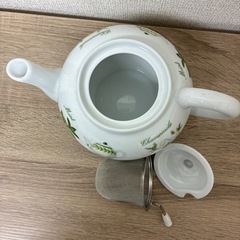 ハーブイラストの中型ティーポットの画像
