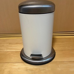 ペダル式ゴミ箱　中バケツ有りの画像