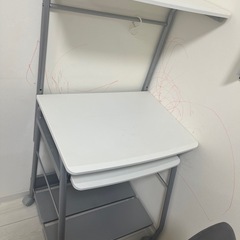 美品‼️パソコンデスクの画像