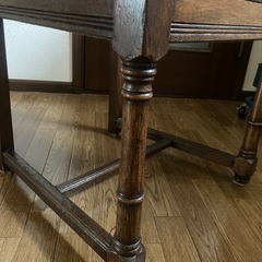【アンティーク家具】アメリカ製　木工彫刻　座面部分革破れありの画像
