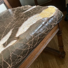 【アンティーク家具】アメリカ製　木工彫刻　座面部分革破れありの画像