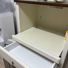 食器棚の画像
