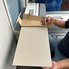 新品未使用タイルの画像