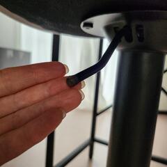 高さのあるテーブルとチェアの画像