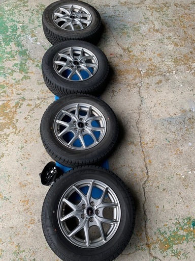 スタッドレスタイヤホイール付き30プリウスに使用