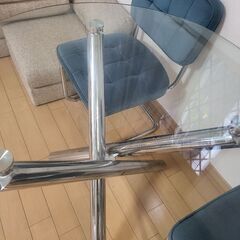 【ガラステーブル＋チェア2脚セット】の画像