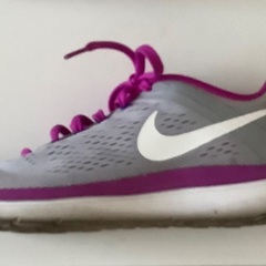 NIKE スニーカー　24.5cmの画像