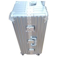 【未使用】XLサイズ 大容量 スーツケース USBポート&ドリンクホルダー付 伊勢崎市の画像