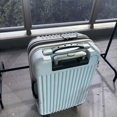 スーツケースの画像
