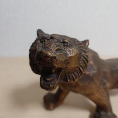 金属製 虎の置物 アンティーク風の画像