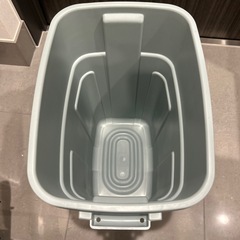 【0円で譲ります】プラスチックゴミ箱の画像
