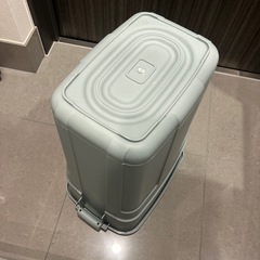 【0円で譲ります】プラスチックゴミ箱の画像