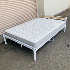 棚 コンセント付き パイプベット　セミダブルサイズ　マットレス付　通気性　の画像